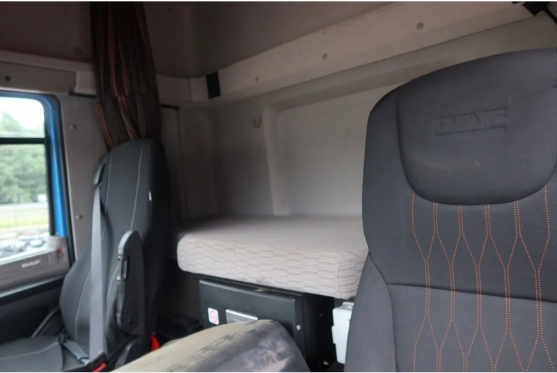 DAF CF 410 Bakwagen + Onderschuif klep - Caminhão furgão: foto 5 DAF CF 410 Bakwagen + Onderschuif klep - Caminhão furgão: foto 5