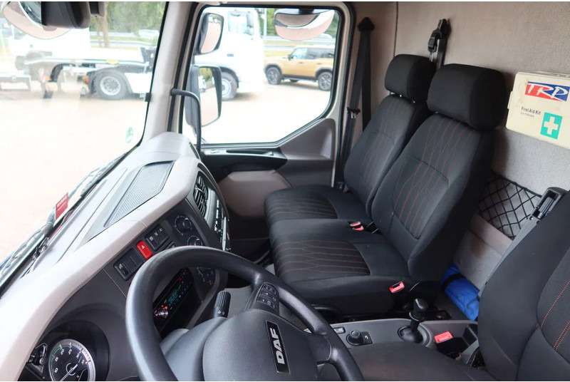 DAF LF 210 Bakwagen+ Dhollandia 1500 kg - Caminhão furgão: foto 5 DAF LF 210 Bakwagen+ Dhollandia 1500 kg - Caminhão furgão: foto 5