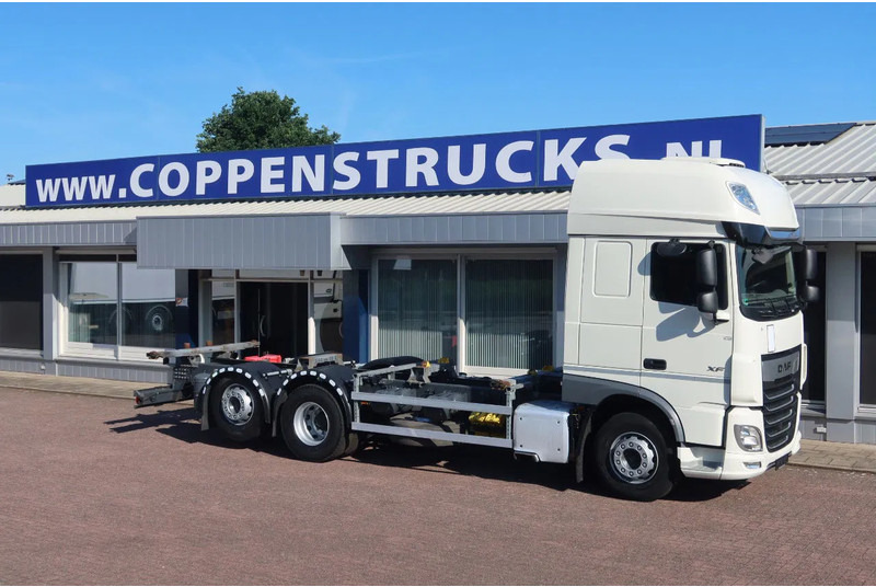 DAF XF 106.450 Wissellaadbaksysteem / Chassis - Caminhão transportador de contêineres/ Caixa móvel: foto 2 DAF XF 106.450 Wissellaadbaksysteem / Chassis - Caminhão transportador de contêineres/ Caixa móvel: foto 2