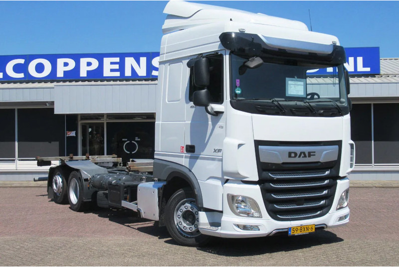 DAF XF 450 FAR BDF Systeem - Caminhão transportador de contêineres/ Caixa móvel: foto 2 DAF XF 450 FAR BDF Systeem - Caminhão transportador de contêineres/ Caixa móvel: foto 2