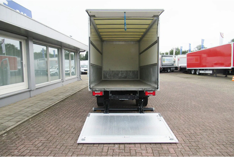 Iveco Daily 35C16 Bak+Klep Automaat Laadklep Airco Camera - Carrinha de contentor: foto 4 Iveco Daily 35C16 Bak+Klep Automaat Laadklep Airco Camera - Carrinha de contentor: foto 4