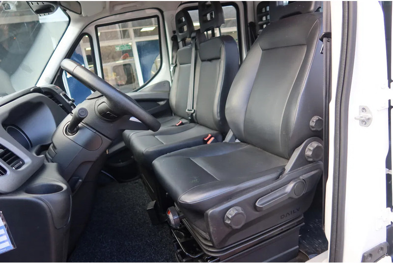 Iveco Daily 35C16 HI Matic Dubbele cabine open 7 persoons uitvoering. Dubbel lucht achter as. 3.0 L motor - Furgão caixa aberta, Carrinha cabine dupla: foto 4 Iveco Daily 35C16 HI Matic Dubbele cabine open 7 persoons uitvoering. Dubbel lucht achter as. 3.0 L motor - Furgão caixa aberta, Carrinha cabine dupla: foto 4
