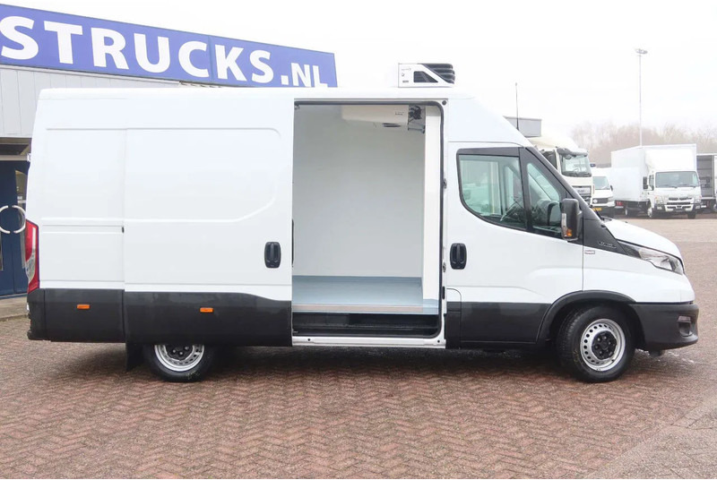 Iveco Daily 35S16 Koelen/vriezen/verwarmen Carrier Xarios 350 + nacht aansluiting 220 volt - Carrinha frigorífica: foto 4 Iveco Daily 35S16 Koelen/vriezen/verwarmen Carrier Xarios 350 + nacht aansluiting 220 volt - Carrinha frigorífica: foto 4