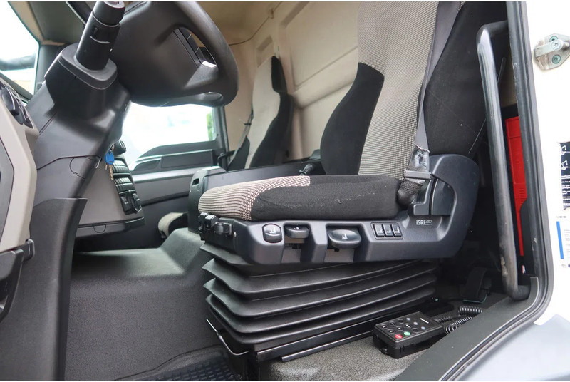 MAN 26.320 TGM Bak+Klep stuur lift as Bar klep 2.000 kg - Caminhão furgão: foto 5 MAN 26.320 TGM Bak+Klep stuur lift as Bar klep 2.000 kg - Caminhão furgão: foto 5