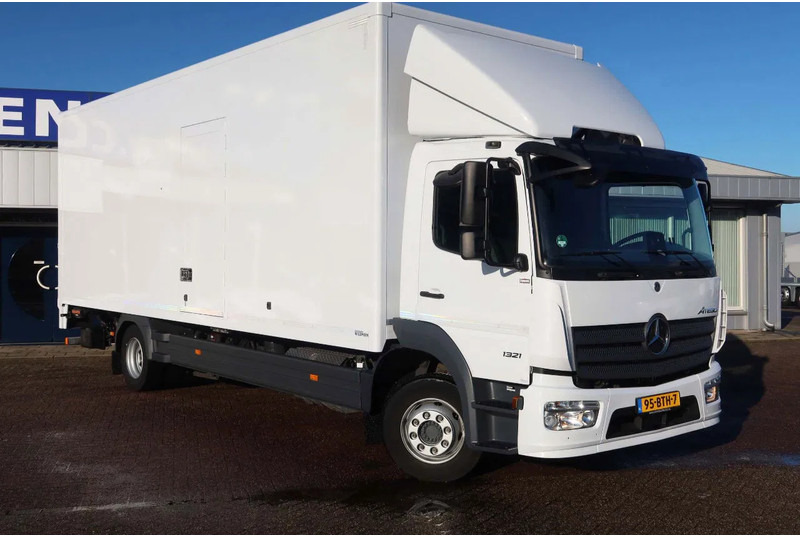 Mercedes-Benz Atego 1321L Bakwagen Laadklep 2000kg / 3 Stoelen!! - Caminhão furgão: foto 2 Mercedes-Benz Atego 1321L Bakwagen Laadklep 2000kg / 3 Stoelen!! - Caminhão furgão: foto 2