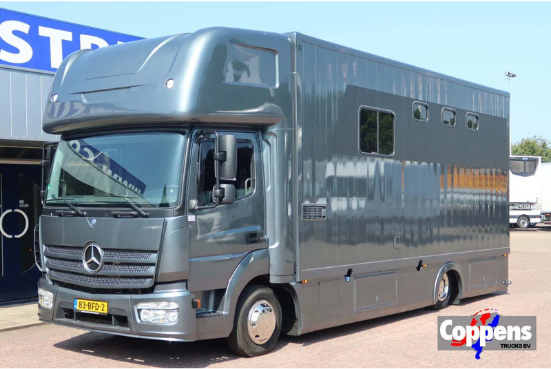Mercedes-Benz Atego 816 L 3 Paarden/4 Ponies Nieuwe APK + nieuwe accu. - Caminhão para transporte de cavalos: foto 1 Mercedes-Benz Atego 816 L 3 Paarden/4 Ponies Nieuwe APK + nieuwe accu. - Caminhão para transporte de cavalos: foto 1