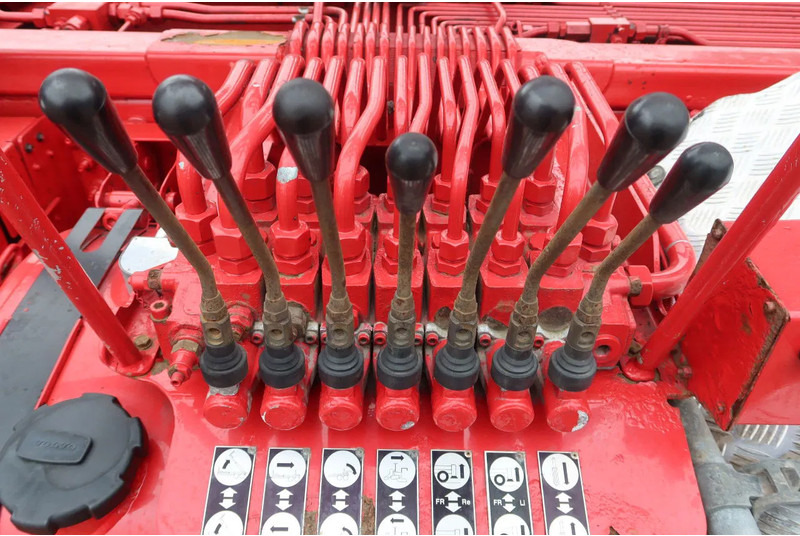 Volvo FH 460 Hooklift 8x2 Haakarm. 3x Steering axle - Caminhão com sistema de cabo: foto 4 Volvo FH 460 Hooklift 8x2 Haakarm. 3x Steering axle - Caminhão com sistema de cabo: foto 4