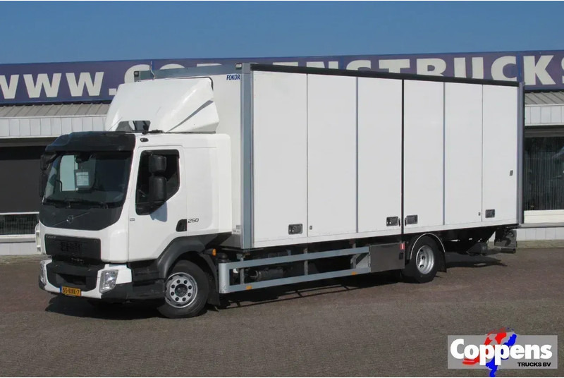Volvo FL 250 Bakwagen + 6 deuren + Laadklep 2000 kg - Caminhão furgão: foto 1 Volvo FL 250 Bakwagen + 6 deuren + Laadklep 2000 kg - Caminhão furgão: foto 1