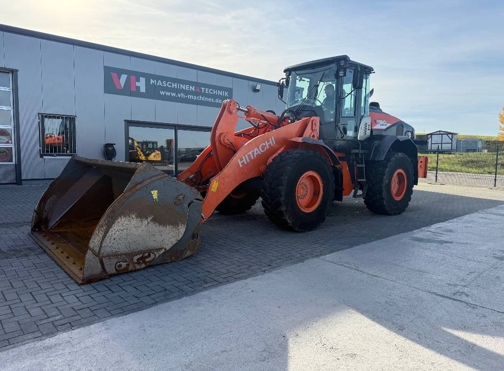 Hitachi ZW 180-6 - Carregadeira de rodas: foto 1 Hitachi ZW 180-6 - Carregadeira de rodas: foto 1
