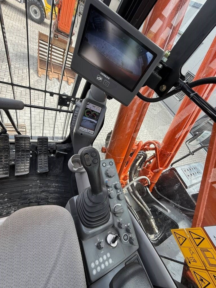 Escavadora de rastos Hitachi ZX 250 LC N-6: foto 11
