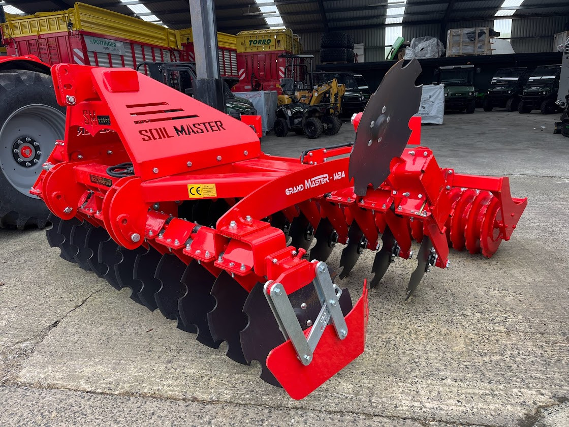 SOIL MASTER _GRAND MASTER SERIES MOUNTED TYPE MULTI DISC HARROW (RUBBER TYPE LEG) - Grades de discos: foto 1 SOIL MASTER _GRAND MASTER SERIES MOUNTED TYPE MULTI DISC HARROW (RUBBER TYPE LEG) - Grades de discos: foto 1