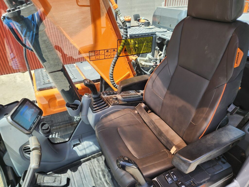 Escavadora de rastos DOOSAN DX140LC-7: foto 9