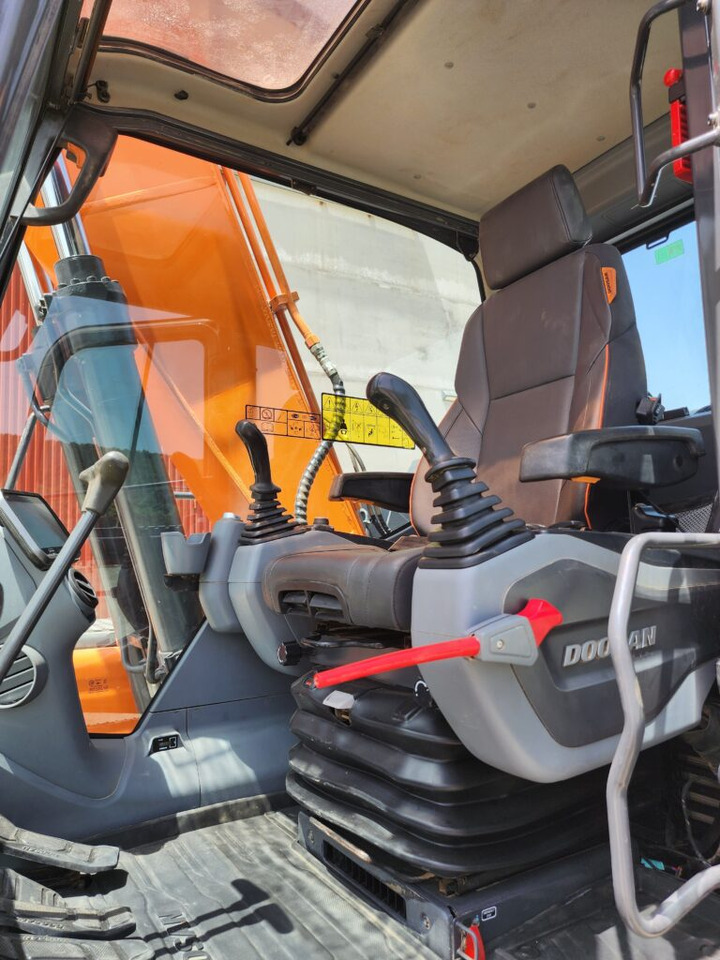 Escavadora de rastos DOOSAN DX140LC-7: foto 8
