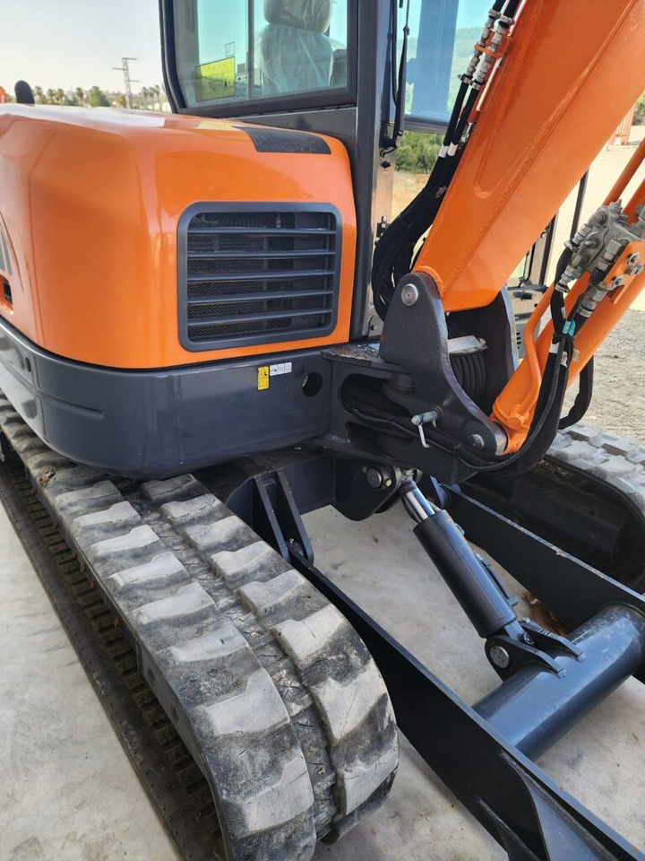 DOOSAN DX63R-3 - Mini escavadeira: foto 5 DOOSAN DX63R-3 - Mini escavadeira: foto 5