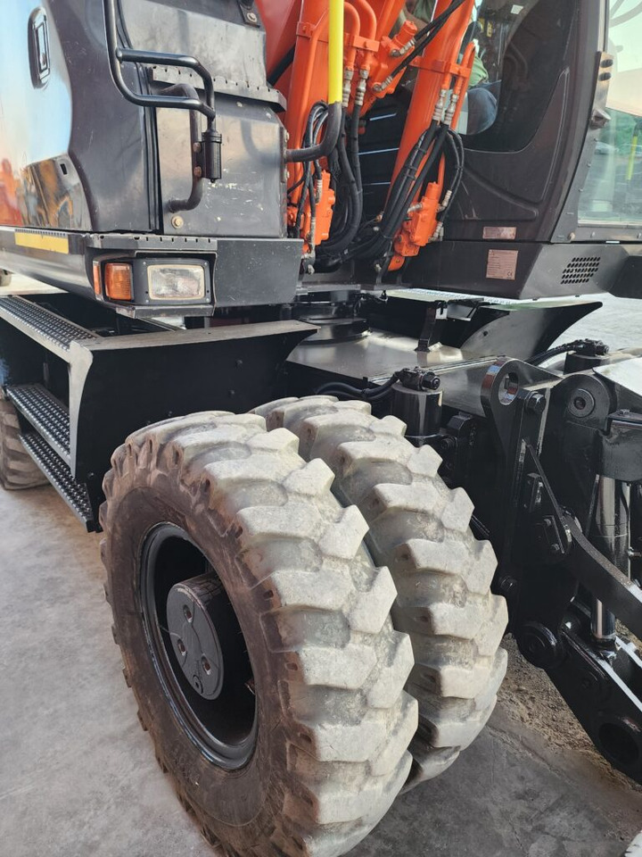 HITACHI ZX145W-6 - Escavadeira de rodas: foto 5 HITACHI ZX145W-6 - Escavadeira de rodas: foto 5