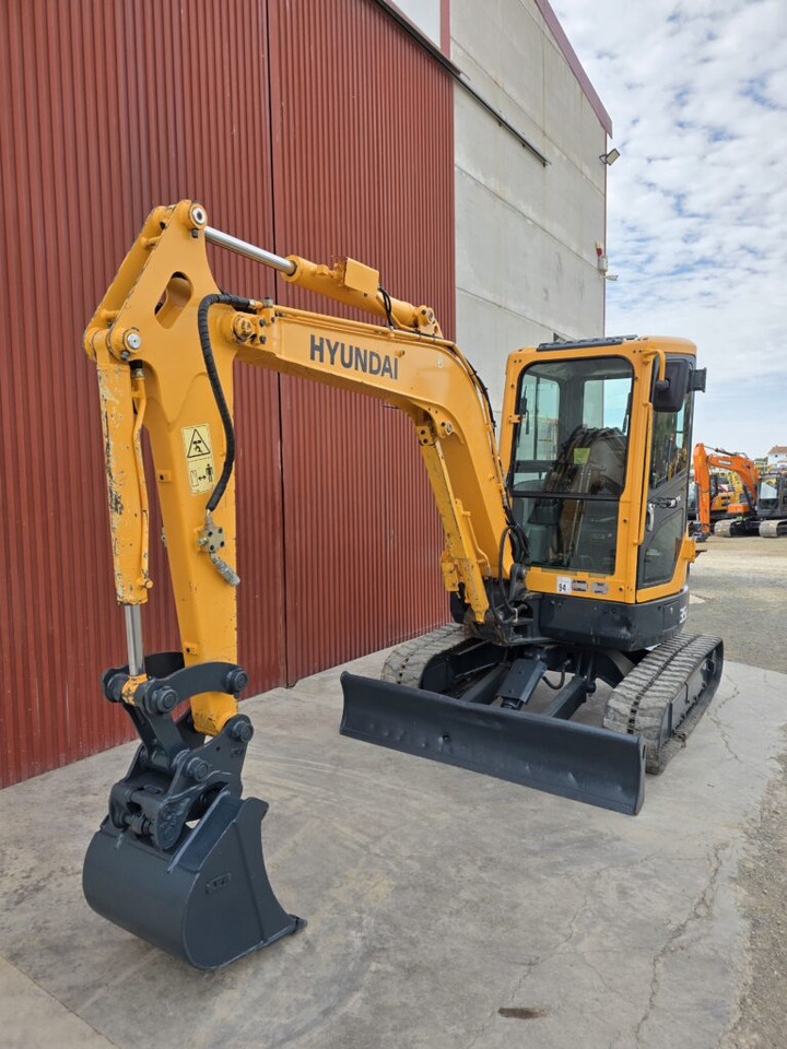 HYUNDAI ROBEX 35Z-9 - Mini escavadeira: foto 2 HYUNDAI ROBEX 35Z-9 - Mini escavadeira: foto 2