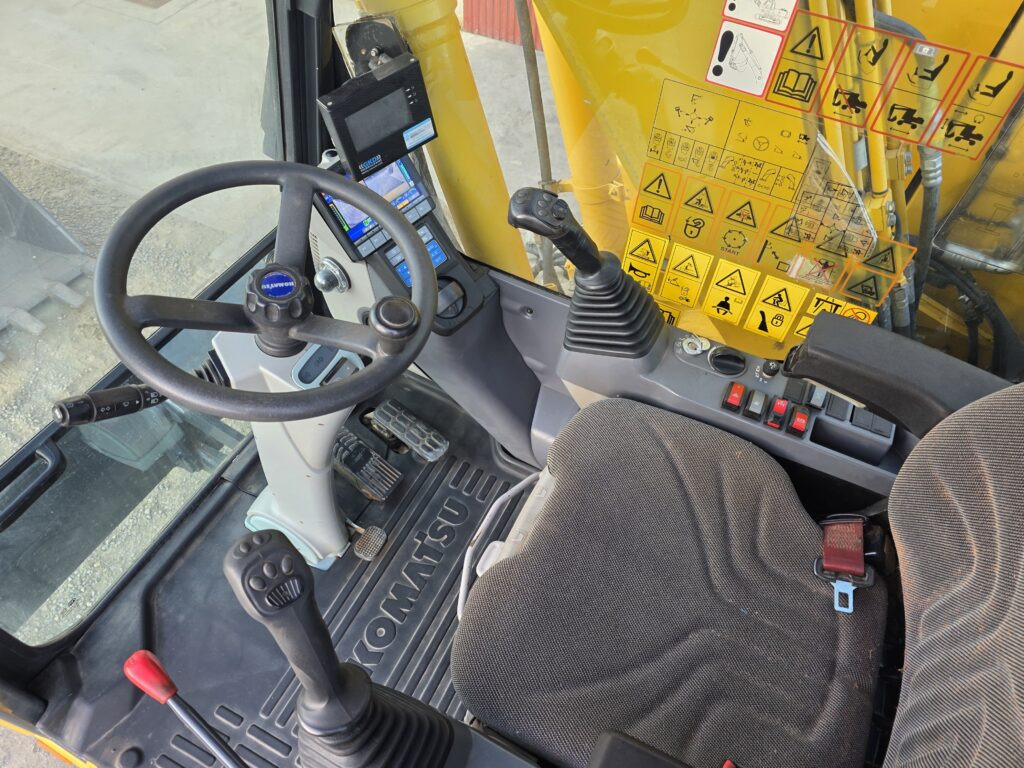 Escavadeira de rodas KOMATSU PW148-11: foto 9