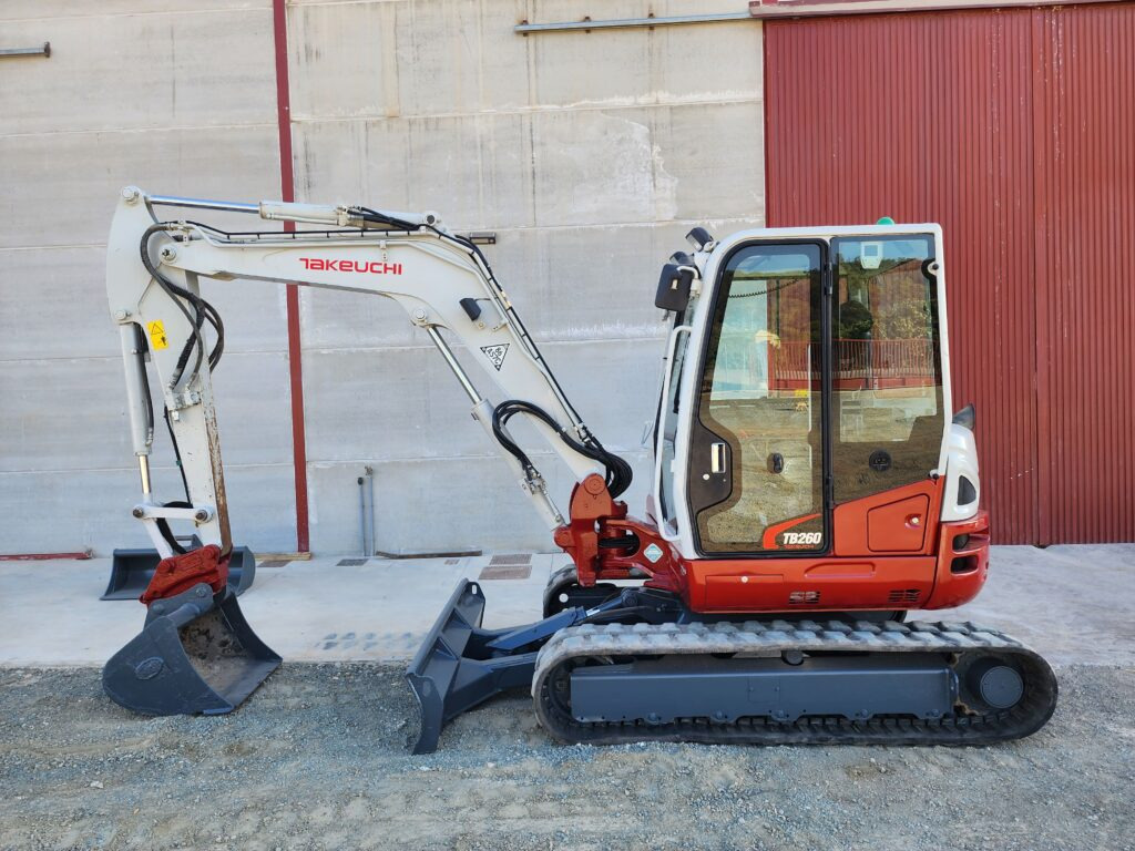 TAKEUCHI TB260 - Mini escavadeira: foto 1 TAKEUCHI TB260 - Mini escavadeira: foto 1