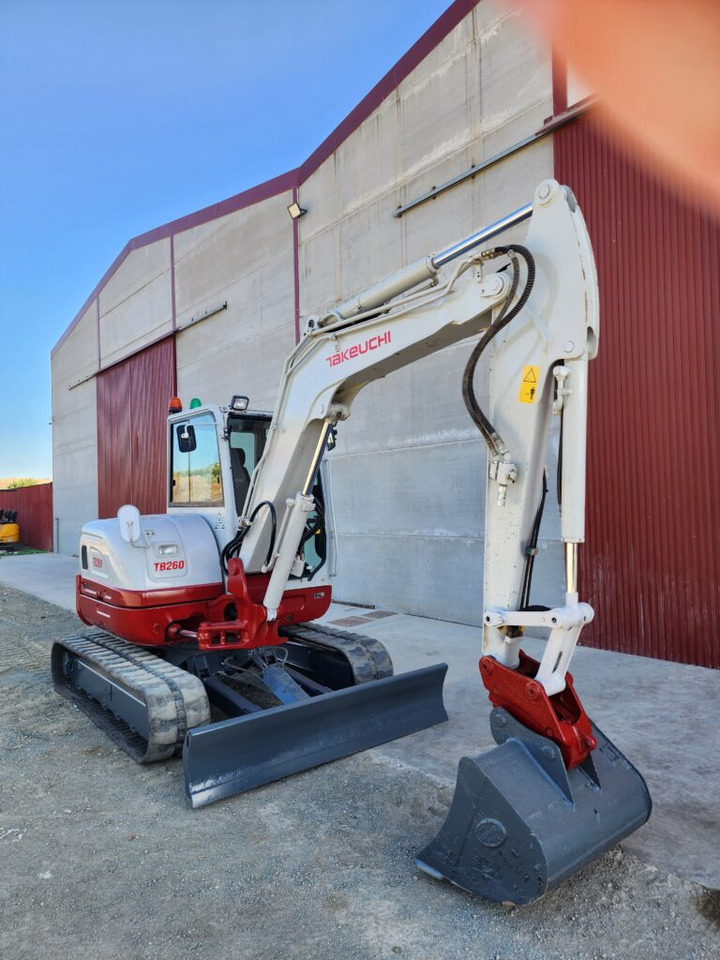 TAKEUCHI TB260 - Mini escavadeira: foto 5 TAKEUCHI TB260 - Mini escavadeira: foto 5