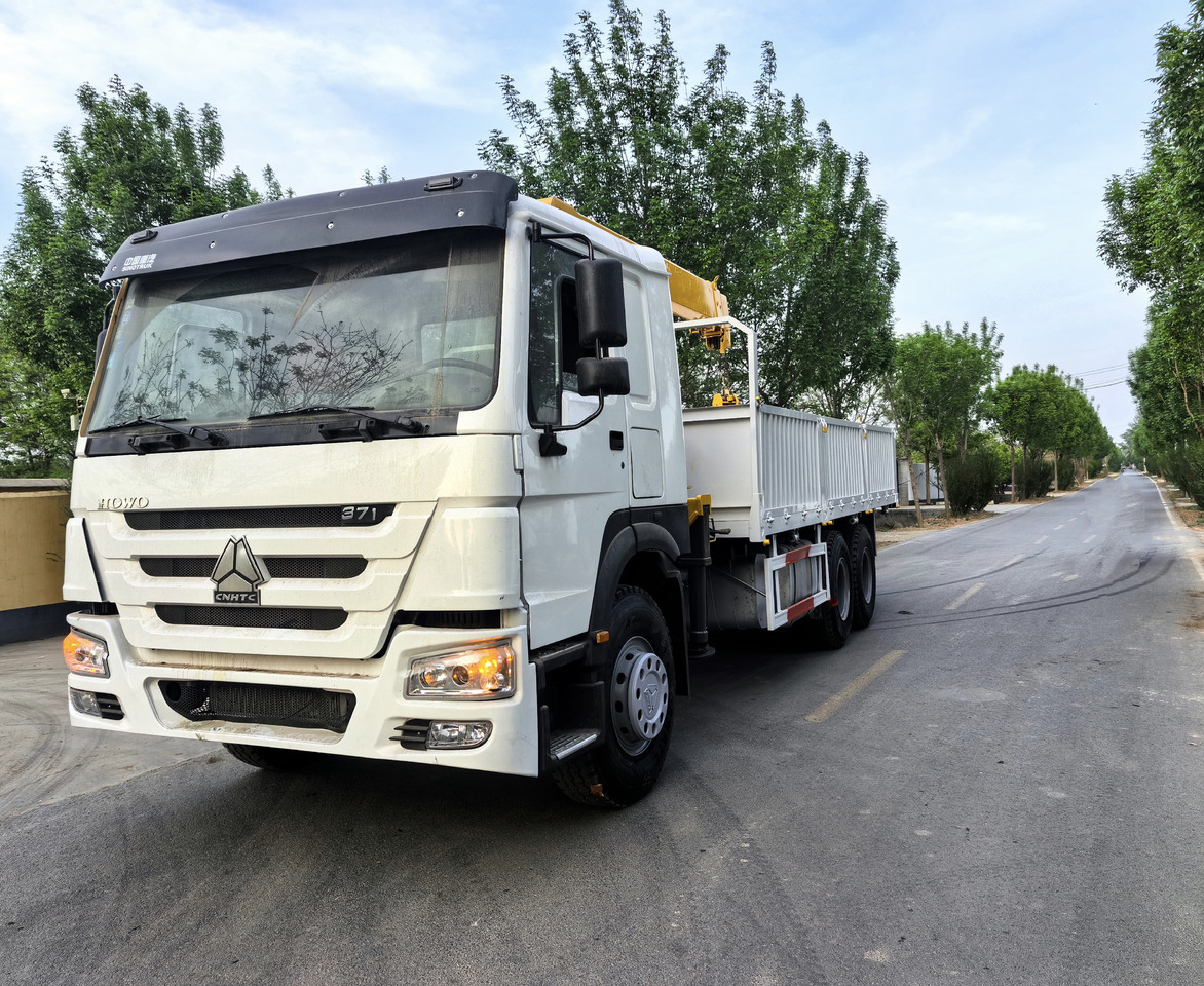 HOWO 371HP CRANE TRUCK - Caminhão grua: foto 3 HOWO 371HP CRANE TRUCK - Caminhão grua: foto 3