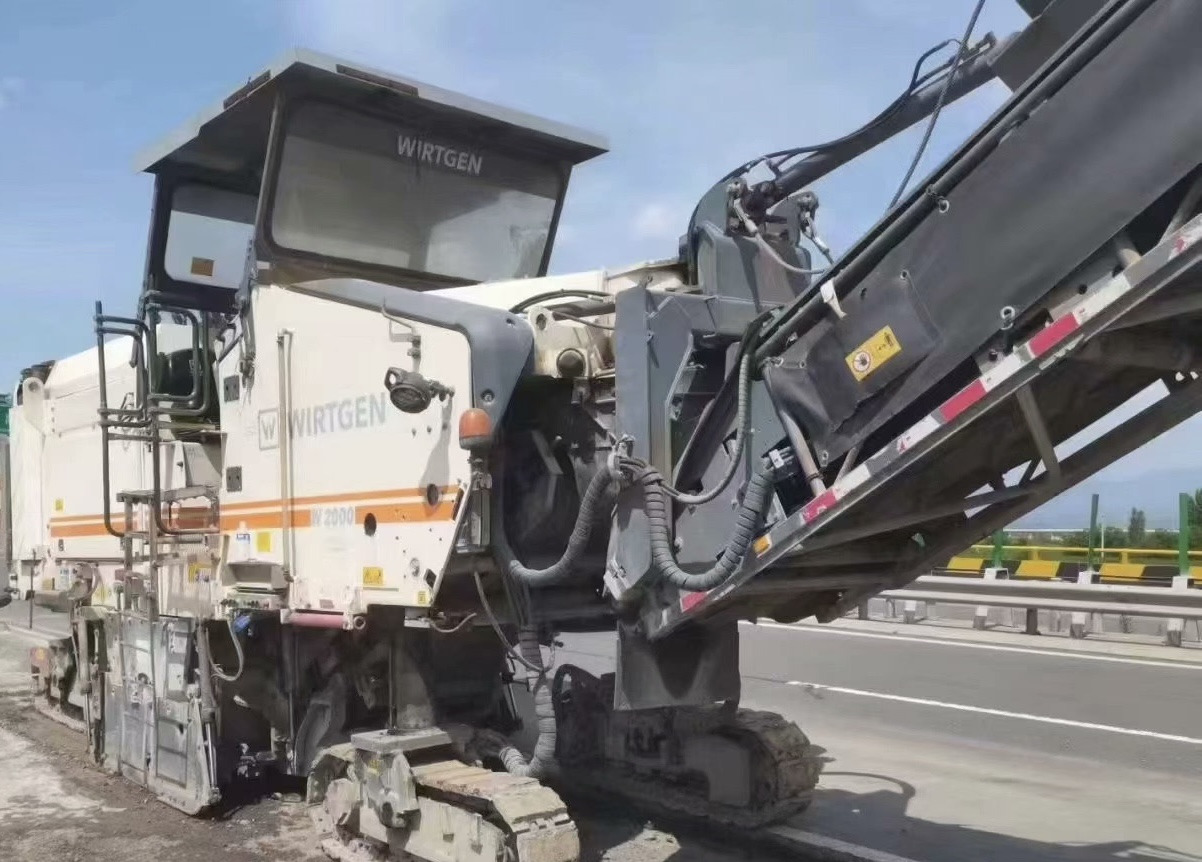 WIRTGEN W2000 miling machine - Aplainadora (Fresadora): foto 1 WIRTGEN W2000 miling machine - Aplainadora (Fresadora): foto 1