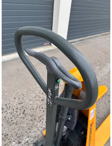 Jungheinrich Scherenhubwagen AMX 10e - Stacker: foto 3 Jungheinrich Scherenhubwagen AMX 10e - Stacker: foto 3