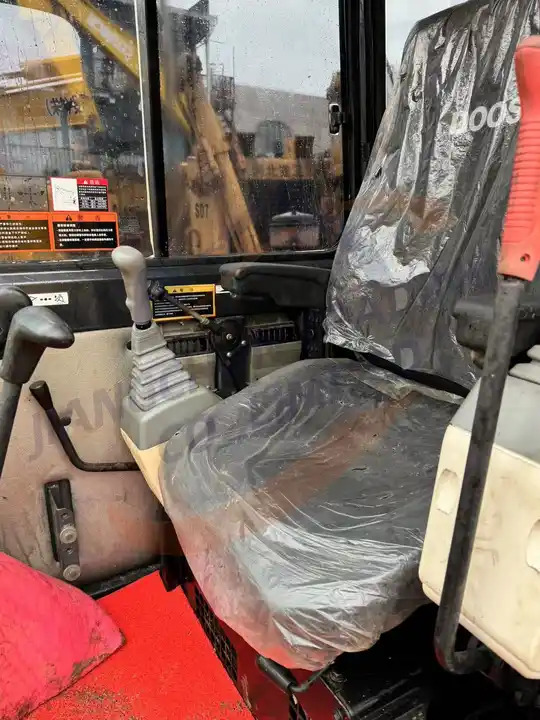 Cheap used mini excavator machine Crawler DH55 Factory sale used excavator used machinery doosan DH55 Used mini excavator - Escavadeira: foto 5 Cheap used mini excavator machine Crawler DH55 Factory sale used excavator used machinery doosan DH55 Used mini excavator - Escavadeira: foto 5
