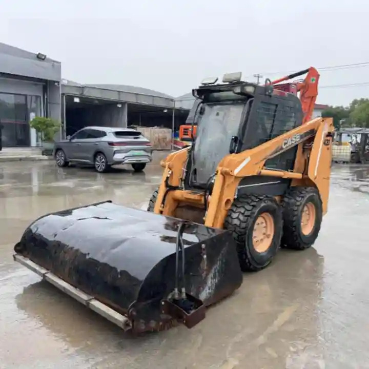 Factory Price case 420 Mini Skid Steer Loader Free After Sale 420 430 440 Mini Skid Steer Loader with Brand Engine - Mini carregadeira: foto 2 Factory Price case 420 Mini Skid Steer Loader Free After Sale 420 430 440 Mini Skid Steer Loader with Brand Engine - Mini carregadeira: foto 2