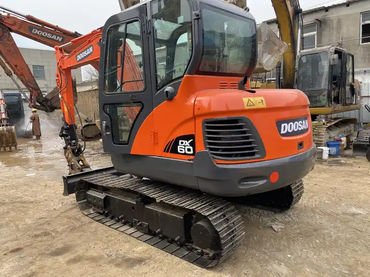 Good Sales 6t Mini Excavator,Small Excavating Machine Korea Doosan Used Excavators Doosan Dx60 For Sale With Nice Work Condition - Escavadora de rastos: foto 3 Good Sales 6t Mini Excavator,Small Excavating Machine Korea Doosan Used Excavators Doosan Dx60 For Sale With Nice Work Condition - Escavadora de rastos: foto 3