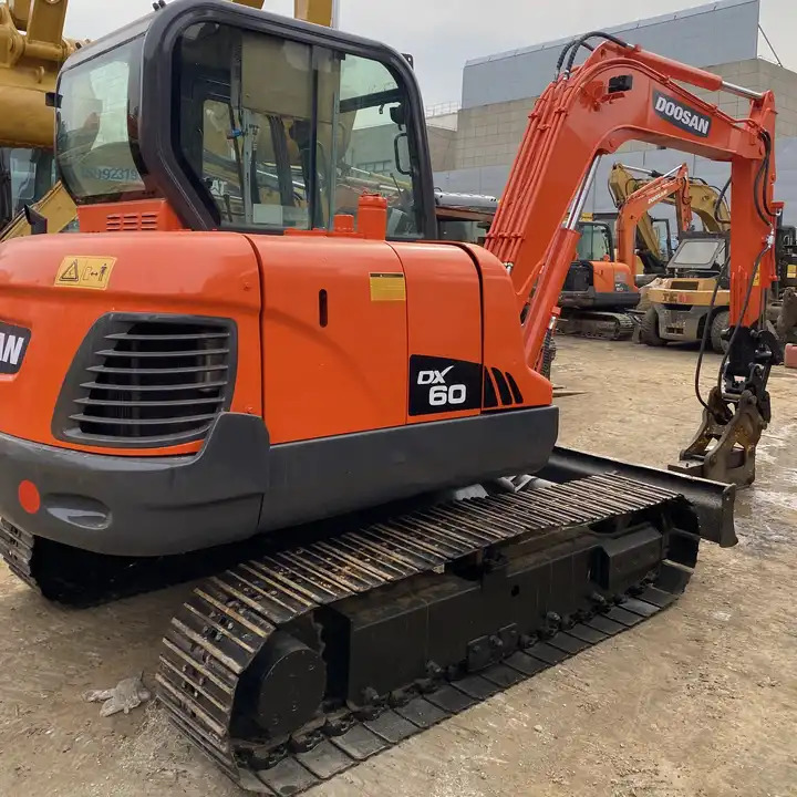 Good Sales 6t Mini Excavator,Small Excavating Machine Korea Doosan Used Excavators Doosan Dx60 For Sale With Nice Work Condition - Escavadora de rastos: foto 1 Good Sales 6t Mini Excavator,Small Excavating Machine Korea Doosan Used Excavators Doosan Dx60 For Sale With Nice Work Condition - Escavadora de rastos: foto 1