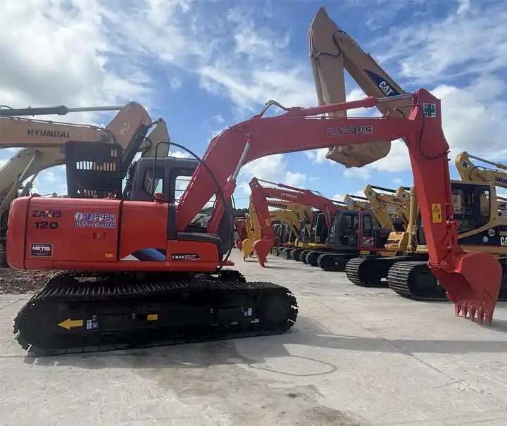 High Quality Original Landscaping Excavator Hitachi Zx120 Excavator With Thumb And Ditch Bucket In Shanghai - Escavadora de rastos: foto 1 High Quality Original Landscaping Excavator Hitachi Zx120 Excavator With Thumb And Ditch Bucket In Shanghai - Escavadora de rastos: foto 1