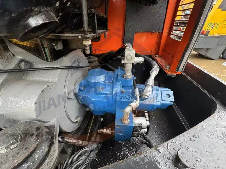 Mini 5ton Used Excavator Doosan DH55 with nice condition Korea low working hour multifunction crawler excavator Doosan DH55 - Escavadeira: foto 5 Mini 5ton Used Excavator Doosan DH55 with nice condition Korea low working hour multifunction crawler excavator Doosan DH55 - Escavadeira: foto 5