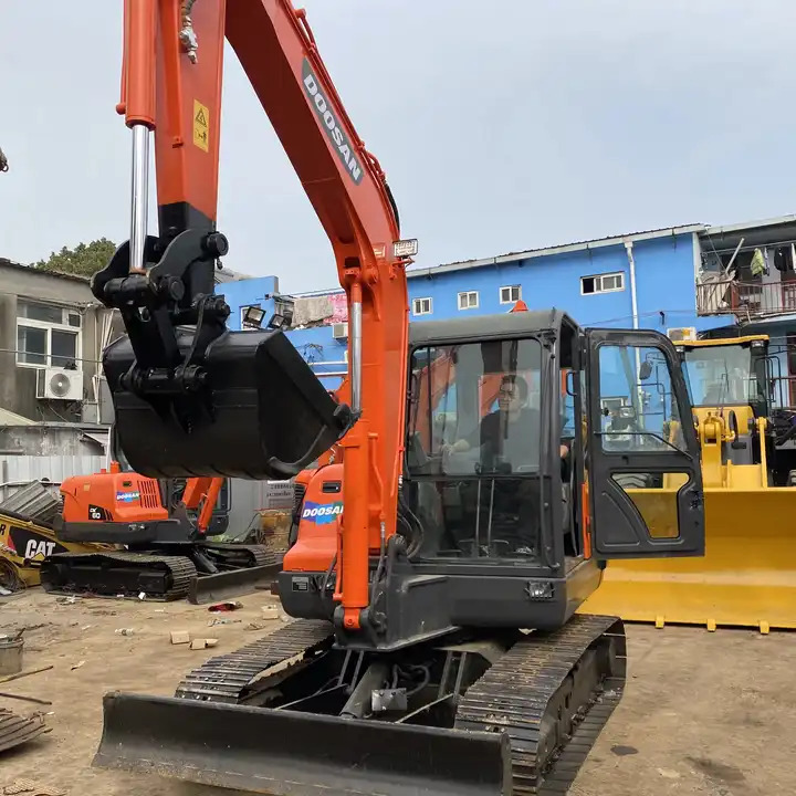 Original 6ton Doosan Dx60 used Hydraulic Crawler mini Excavator Doosan DX60 Excavator in Stock - Escavadora de rastos: foto 1 Original 6ton Doosan Dx60 used Hydraulic Crawler mini Excavator Doosan DX60 Excavator in Stock - Escavadora de rastos: foto 1