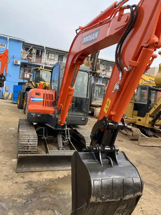 Original 6ton Doosan Dx60 used Hydraulic Crawler mini Excavator Doosan DX60 Excavator in Stock - Escavadora de rastos: foto 4 Original 6ton Doosan Dx60 used Hydraulic Crawler mini Excavator Doosan DX60 Excavator in Stock - Escavadora de rastos: foto 4