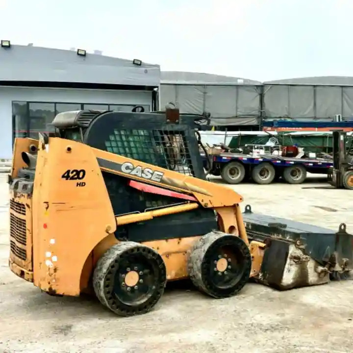 Original Second hand CASE skid steer loader 420 for sale compact skid steers loaders 440 430 420 in stock - Mini carregadeira: foto 1 Original Second hand CASE skid steer loader 420 for sale compact skid steers loaders 440 430 420 in stock - Mini carregadeira: foto 1