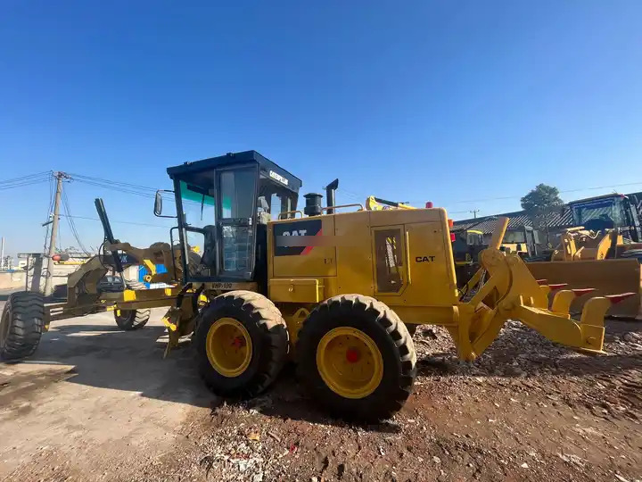 Second hand Caterpillar motor Grader CAT 140K for sale, used CAT 140G 140H 140K in good condition - Motoniveladora: foto 5 Second hand Caterpillar motor Grader CAT 140K for sale, used CAT 140G 140H 140K in good condition - Motoniveladora: foto 5