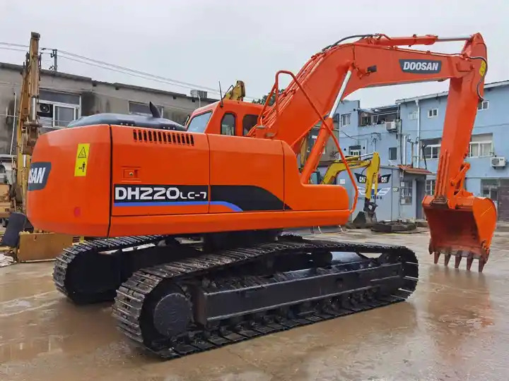 Used Doosan DH220-7 excavator on sale with manual engine made in Korea - Escavadora de rastos: foto 5 Used Doosan DH220-7 excavator on sale with manual engine made in Korea - Escavadora de rastos: foto 5