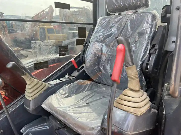 Used Hitachi excavator ZX55UR in good condition for sale - Mini escavadeira: foto 4 Used Hitachi excavator ZX55UR in good condition for sale - Mini escavadeira: foto 4