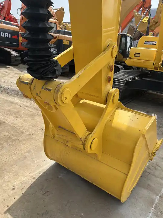 Used Japan Komatsu Pc220-8 Komatsu 20 Ton Excavator With High Quality/komatsu 220 Excavator At Low Price - Escavadeira: foto 3 Used Japan Komatsu Pc220-8 Komatsu 20 Ton Excavator With High Quality/komatsu 220 Excavator At Low Price - Escavadeira: foto 3