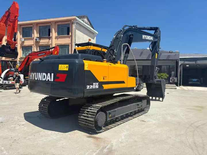 Used Korea Hyundai 220LC-9 22TON of Excavators in Good Condition Low Price Second-hand - Escavadeira: foto 2 Used Korea Hyundai 220LC-9 22TON of Excavators in Good Condition Low Price Second-hand - Escavadeira: foto 2