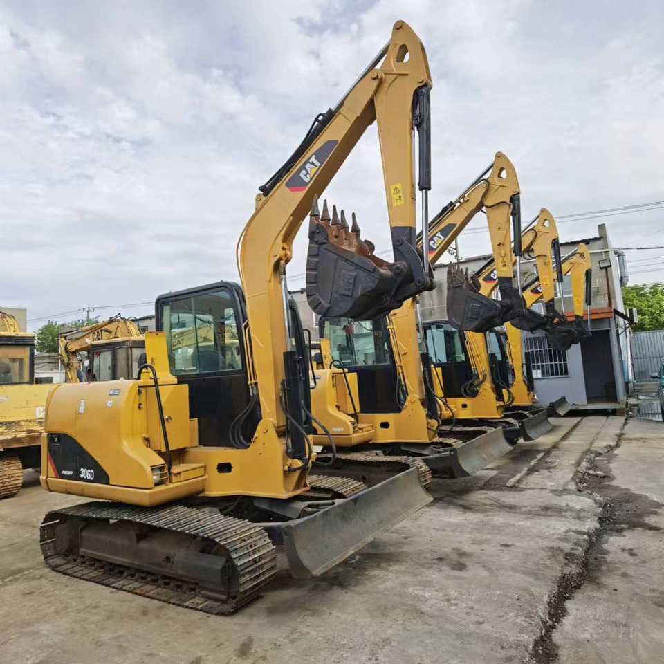 Used cat mini excavator 306D 302.5 6ton 2.5ton free shipping with mini excavator bucket - Escavadora de rastos: foto 2 Used cat mini excavator 306D 302.5 6ton 2.5ton free shipping with mini excavator bucket - Escavadora de rastos: foto 2