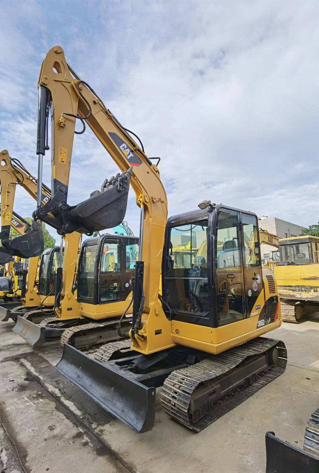 Used cat mini excavator 306D 302.5 6ton 2.5ton free shipping with mini excavator bucket - Escavadora de rastos: foto 5 Used cat mini excavator 306D 302.5 6ton 2.5ton free shipping with mini excavator bucket - Escavadora de rastos: foto 5