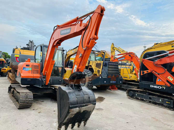 Used excavator doosan dx60 excavators earth-moving machinery doosan dx60 dx80 dx75 dx225 dh60 dh60-7for sale - Escavadora de rastos: foto 2 Used excavator doosan dx60 excavators earth-moving machinery doosan dx60 dx80 dx75 dx225 dh60 dh60-7for sale - Escavadora de rastos: foto 2