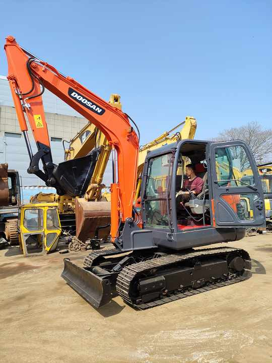 Used excavator doosan dx60 excavators machinery doosan dx60 dx80 dx75 dx225 dh60 dh60-7 excavator - Escavadora de rastos: foto 3 Used excavator doosan dx60 excavators machinery doosan dx60 dx80 dx75 dx225 dh60 dh60-7 excavator - Escavadora de rastos: foto 3