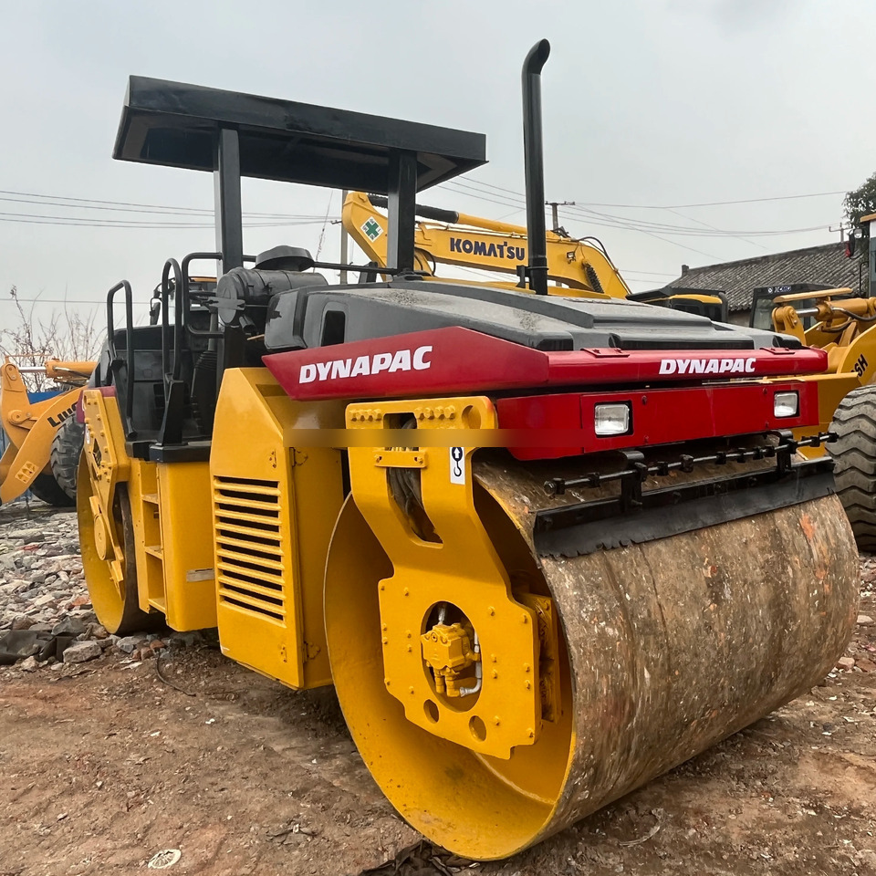 Used road roller Dynapac CC422 with Double Drum Roller in Good Condition - Compactador de asfalto: foto 1 Used road roller Dynapac CC422 with Double Drum Roller in Good Condition - Compactador de asfalto: foto 1