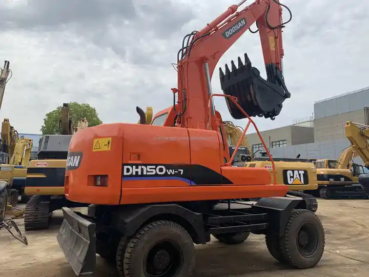 Wheel digging excavator Used DOOSAN150W DH150W DH150W-7 / second-hand KOREA engine DOOSAN DH 150 150W-7 DOOSAN150 - Escavadora de rastos: foto 2 Wheel digging excavator Used DOOSAN150W DH150W DH150W-7 / second-hand KOREA engine DOOSAN DH 150 150W-7 DOOSAN150 - Escavadora de rastos: foto 2