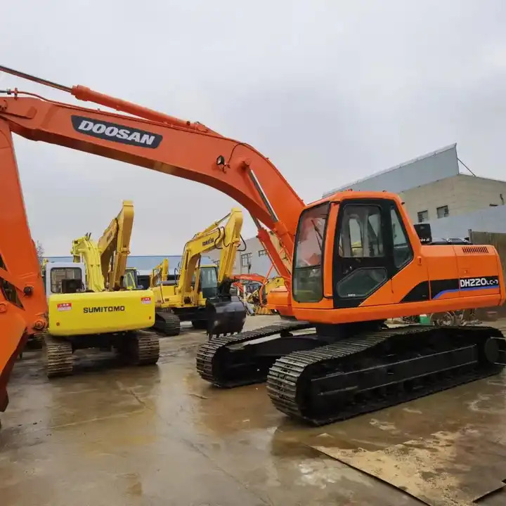 Used 20Ton Korea Excavator Machinery Equipment, Doosan Excavator DH220LC-7 Medium-size Digger - Escavadora de rastos: foto 1 Used 20Ton Korea Excavator Machinery Equipment, Doosan Excavator DH220LC-7 Medium-size Digger - Escavadora de rastos: foto 1