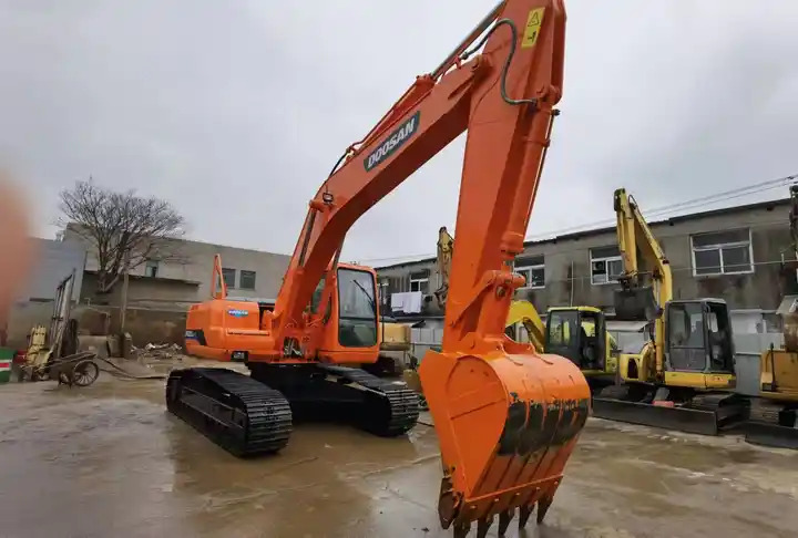 Used 20Ton Korea Excavator Machinery Equipment, Doosan Excavator DH220LC-7 Medium-size Digger - Escavadora de rastos: foto 4 Used 20Ton Korea Excavator Machinery Equipment, Doosan Excavator DH220LC-7 Medium-size Digger - Escavadora de rastos: foto 4