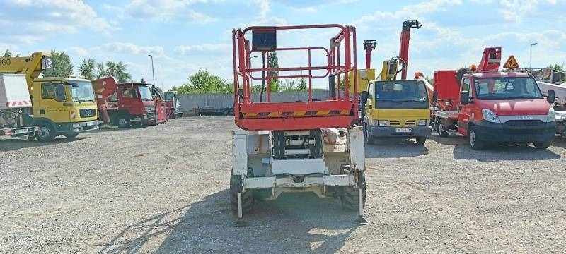 Haulotte Compact 10 DX - 4x4 - 10m - diesel - Plataforma de Tijera/ Plataforma de tesoura: foto 3 Haulotte Compact 10 DX - 4x4 - 10m - diesel - Plataforma de Tijera/ Plataforma de tesoura: foto 3