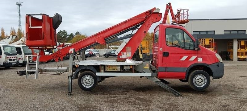 Iveco Daily Isoli PT165 - 16,5 m - Caminhão com plataforma aérea: foto 4 Iveco Daily Isoli PT165 - 16,5 m - Caminhão com plataforma aérea: foto 4